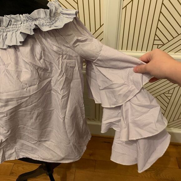 Romeo & Juliet Couture Off-The-Shoulder Top - Picture 4 of 6